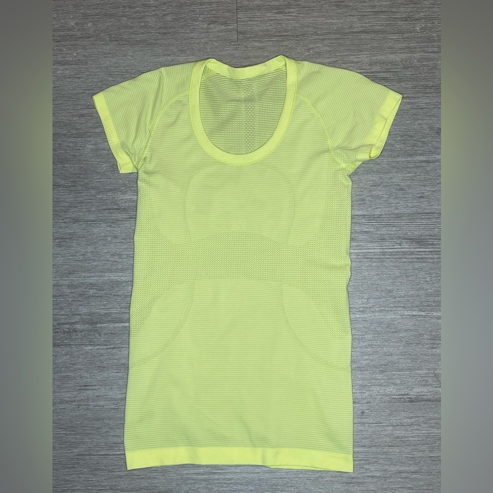 NWOT Lululemon Swiftly Tech Short Sleeve Shirt 2.0 Distorted Noise Neon Lemon